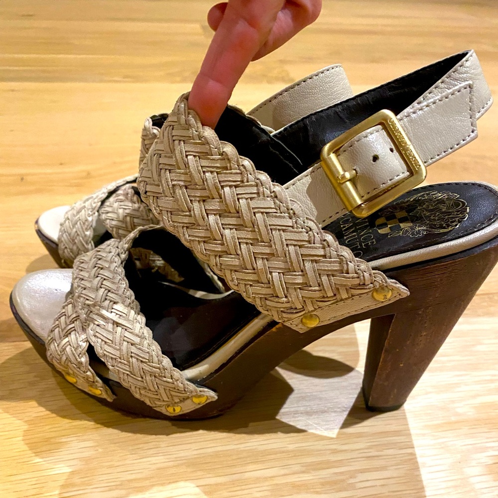 VINCE CAMUTO CHUNKY HEELS